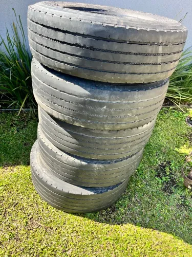 Pneus para 3/4 235/75/17,5