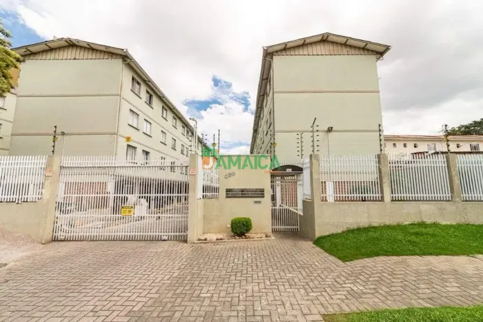 Apartamento para locação com 62m² na Rua Delegado Naby Paraná no Capão Raso - Residencial
