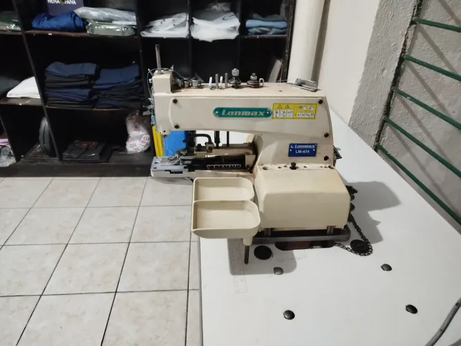Máquina Industrial Botoneira