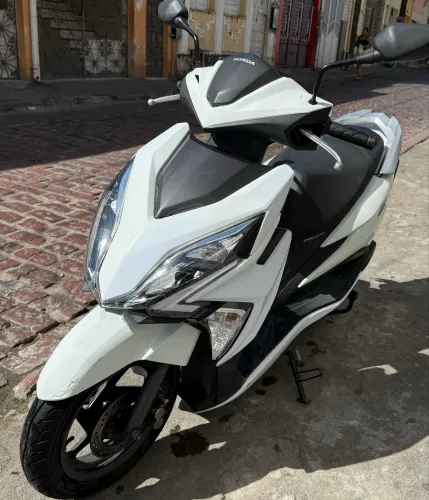 Moto Elite 125 scooter
