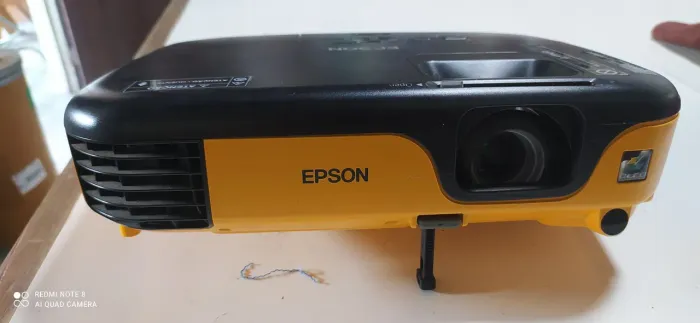 Projetor modelo Epson entrada VGA