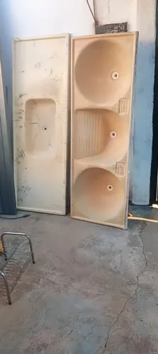 Vendo um tanque e uma pia de conzinha 