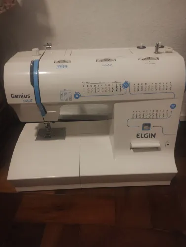 Vendo máquina de costura semi usada da elgin
