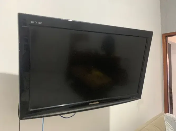 Tv 32 polegadas o som nao funciona só com caixinha