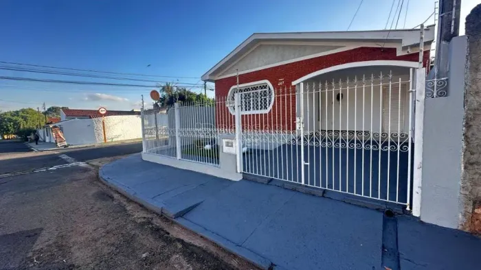 Venda de Casas / Padrão na cidade de Araraquara