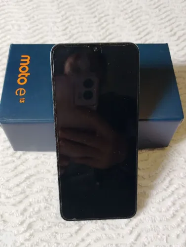 Celular Moto e13