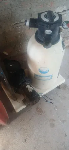 To vendendo duas bomba 1/3 capacidade 40 mil litros Um filtro tamanho médio