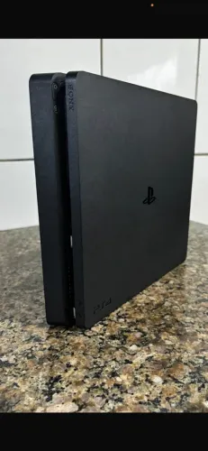 Vendo ps4 1TB,contém 3 controles,3 jogos,cabos originais,suporte,e carregador etc