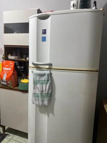 Vende se geladeira eletrolux