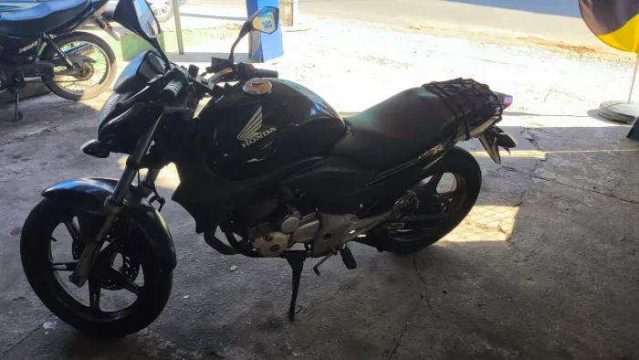 CB300R 2010 pra vender logo