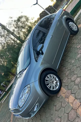 Fiat Linea Essence 1.8 Flex 16V 4P 2014