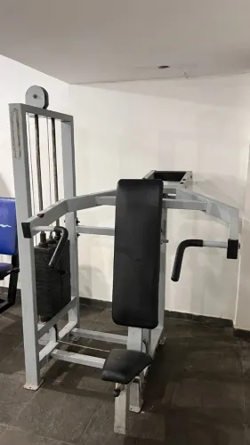 DESENVOLVIMENTO DE OMBROS MÁQUINA