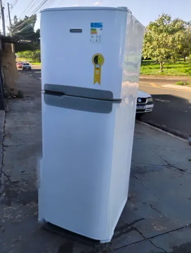 Geladeira Frost Free semi nova