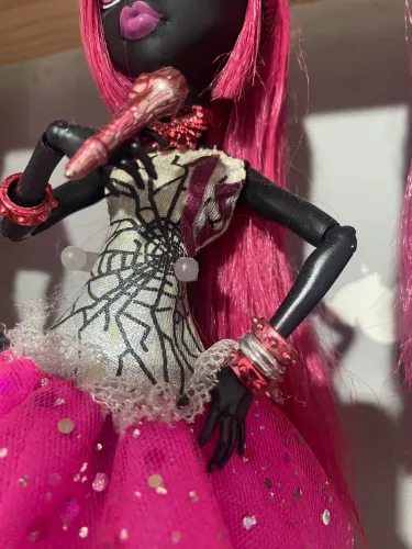 monster high catty noir g1 básica