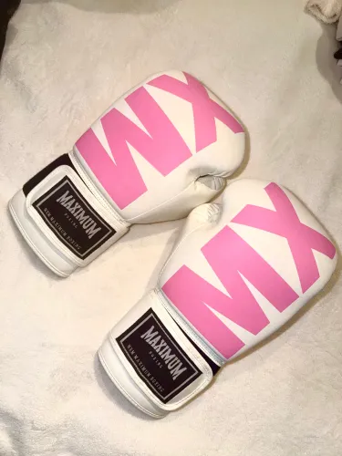 Luva de boxe Maximum Boxing 14oz branca com rosa ?
