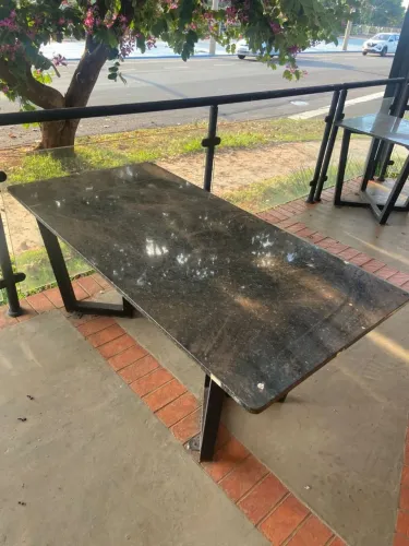Mesa de tampo de granito 1,50 m x 0,80 m