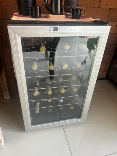 Adega de vinhos aceito troca