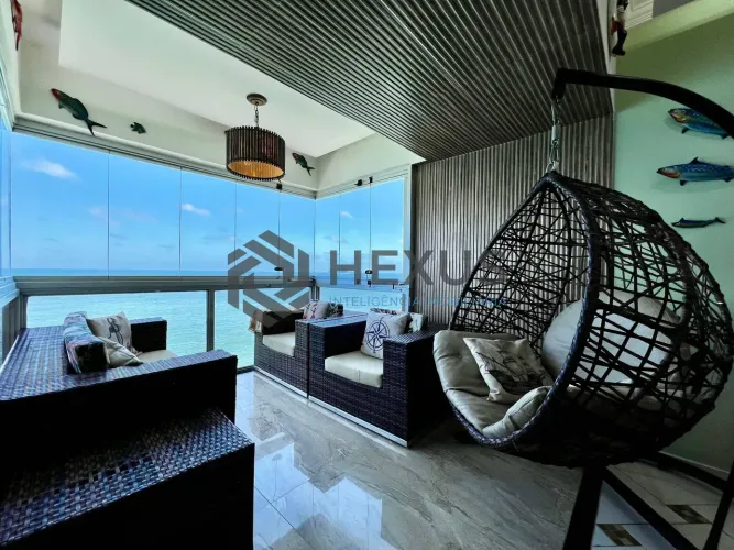 Apartamento reformado frente mar com varanda gourmet na Praia das Pitangueiras, Guaruja