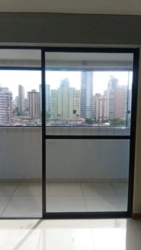 Porta de sacada, 2 e meio de largura e 2 e 20 de altura