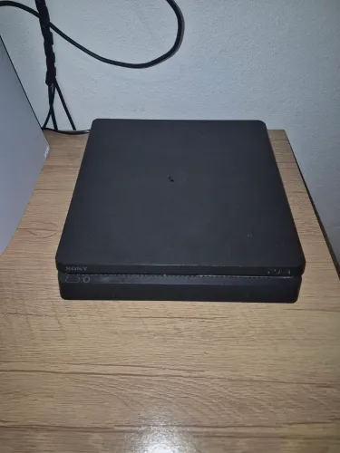 Vendo ps4 com com direito a 24 jogos encluso