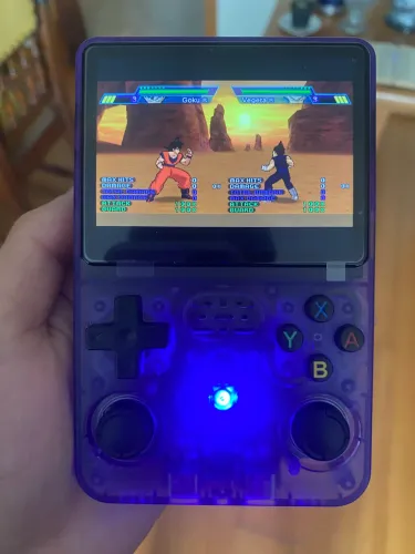 Videogame portátil R36s com vários jogos de Super Nintendo, Megadrive, PSP, N63, etc.