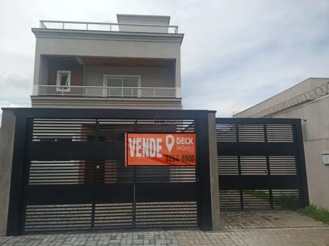 Sobrado Triplex novo e frente pra rua à venda no Portão Curitiba com terraço e churrasquei