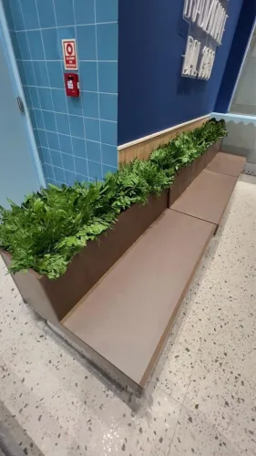 Banco com cachepô integrado