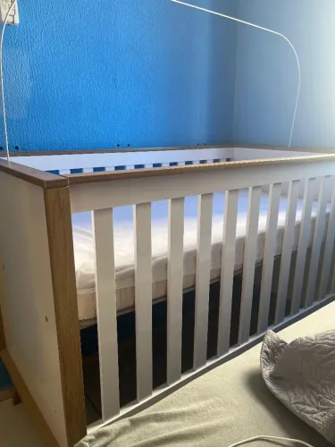 Berço Americado seminovo (acompanha colchão e cortinado)