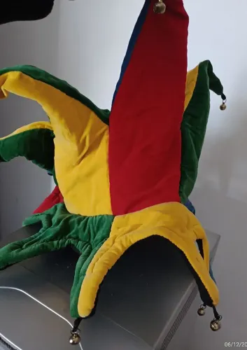 Chapéu colorido Bobo da Corte de Veneza