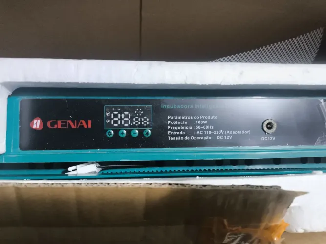 Chocadeira Automática Genai para 64 Ovos com Ovoscópio, Viragem Automática