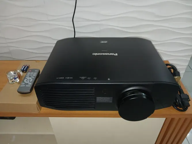 PROJETOR PANASONIC FULL HD