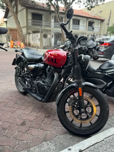 HUNTER 350 ROYAL ENFIELD VERMELHA - COM ACESSÓRIOS