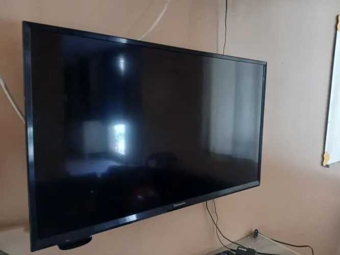 TV 32 polegadas seminova 