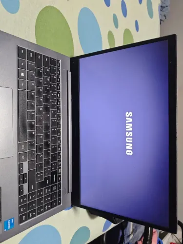 Notebook i5 Samsung top no precinho todo original faço entrega.