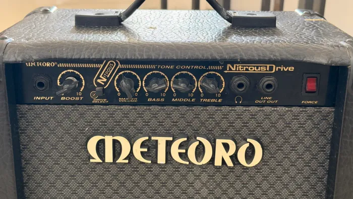Amplificador Meteoro Nitrous Drive 15 Transistor para guitarra cor preto
