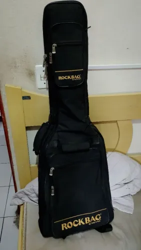 Capa de Guitarra rock bag em bom estado 