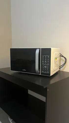 VENDE SE OU TROCA DE MICRO-ONDAS BRITÂNIA 20L 200V.