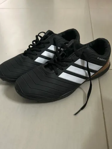 Chuteira adidas para society