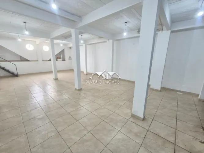 Loja- Petrópolis, Corrêas