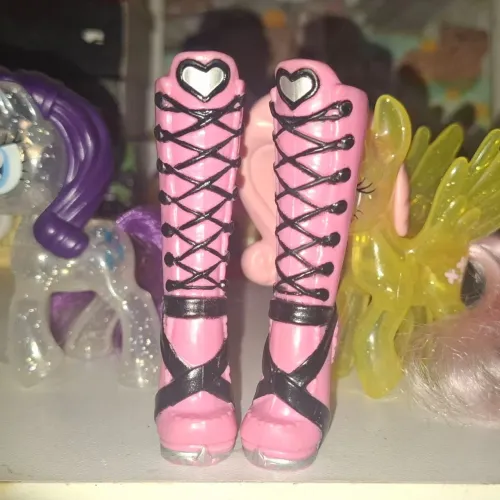 Botinhas draculaura wave1 