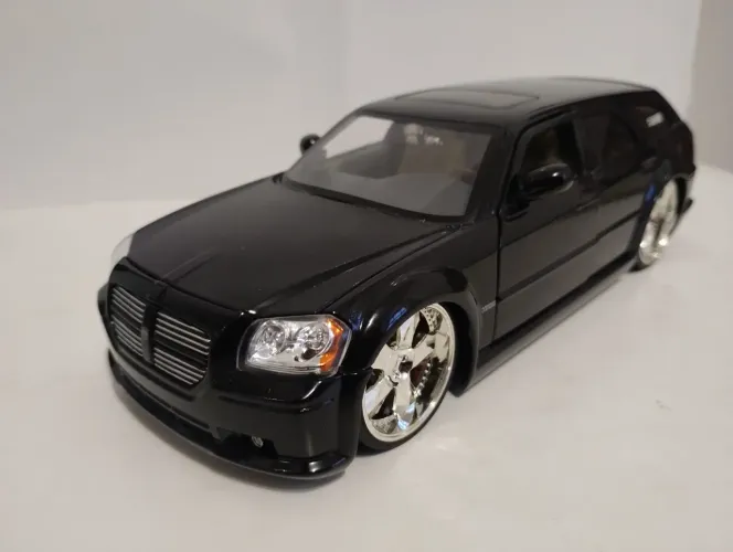 Miniatura antiga rara Jada toys 1/24 Dodge Magnum r/t