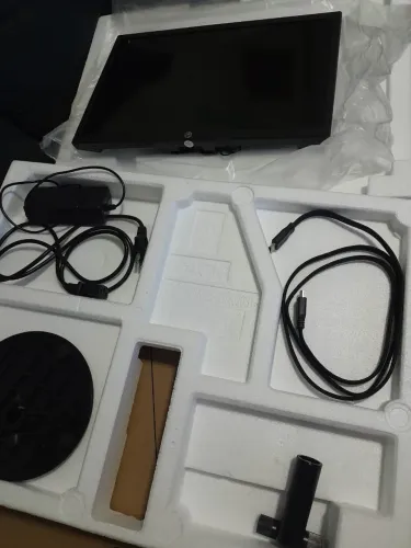 Monitor Gamer Novo Na Caixa 19 polegadas 