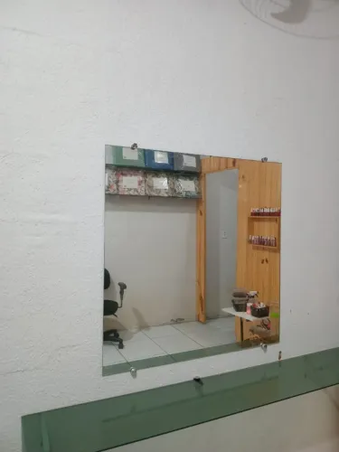 Espelho e bancada de vidro pra salao
