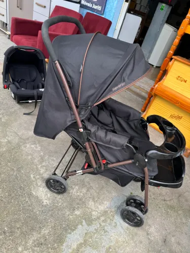 Carrinho de Bebê + Bebê Conforto