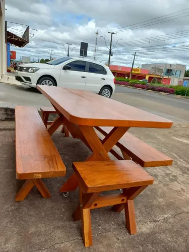 Mesa de banco de madeira