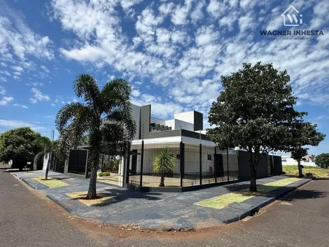 Casa alto padrão com piscina a venda no Jd. Oriental, Maringá, PR