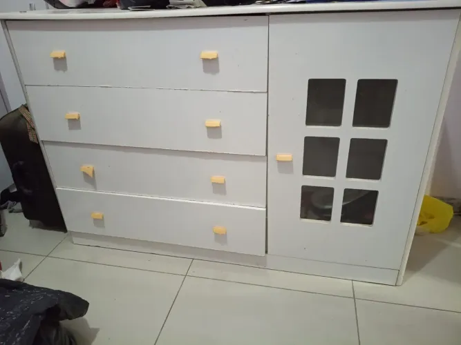 Cômoda semi nova