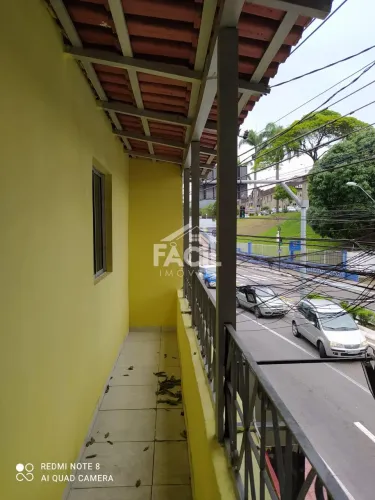 Prédio residencial e lojas comerciais em Itararé - Vitória