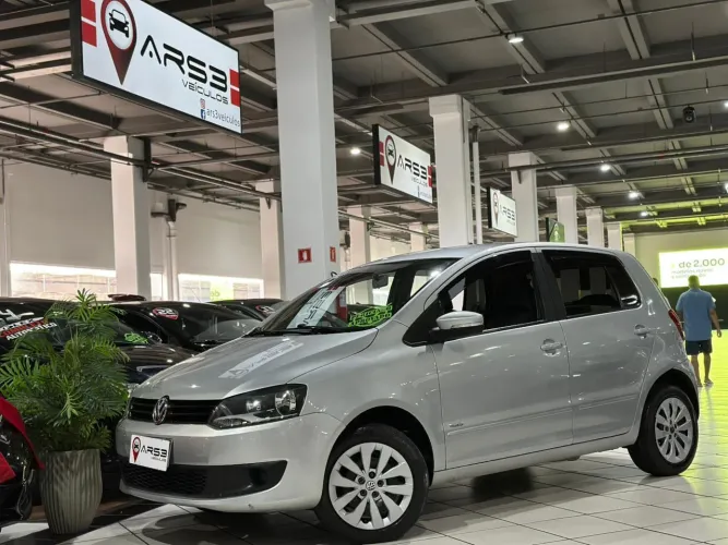 Volkswagen Fox 1.0 MI Total Flex 8V 5P 2014