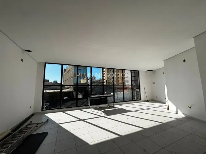 Salão Comercial para Locação Próximo à General Carneiro em Sorocaba com 80 m² e Excelente